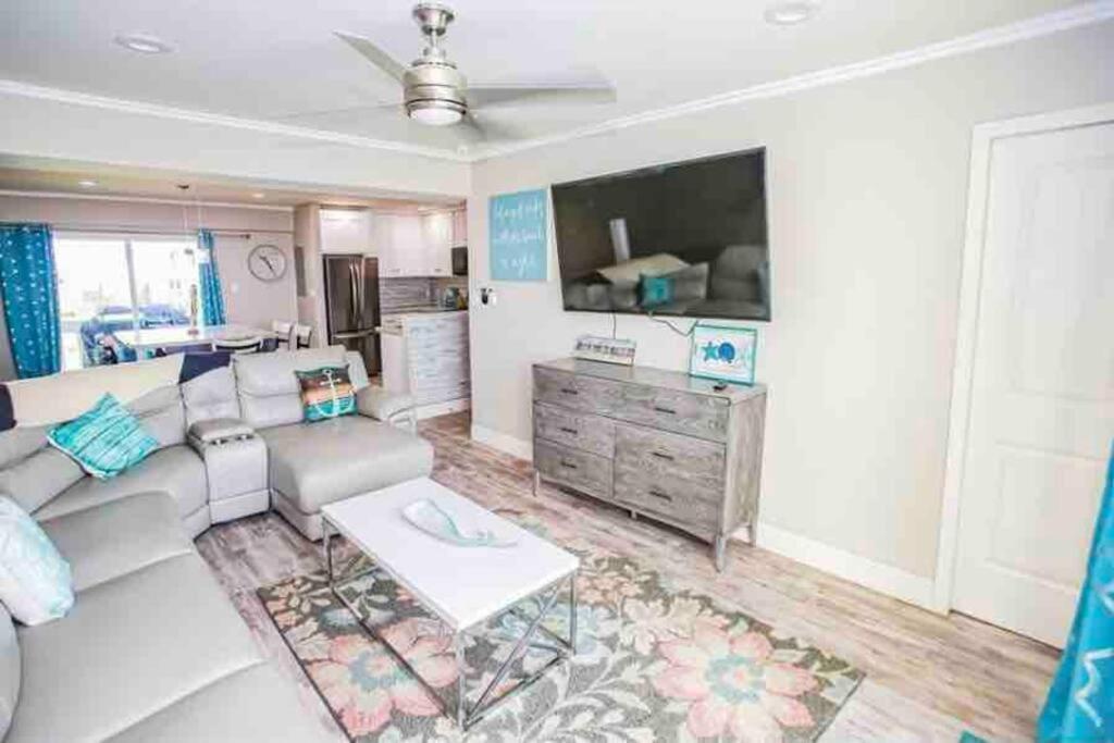 Beachfront Retreat! 3 Steps To Walkover! Surfside Beach Eksteriør bilde